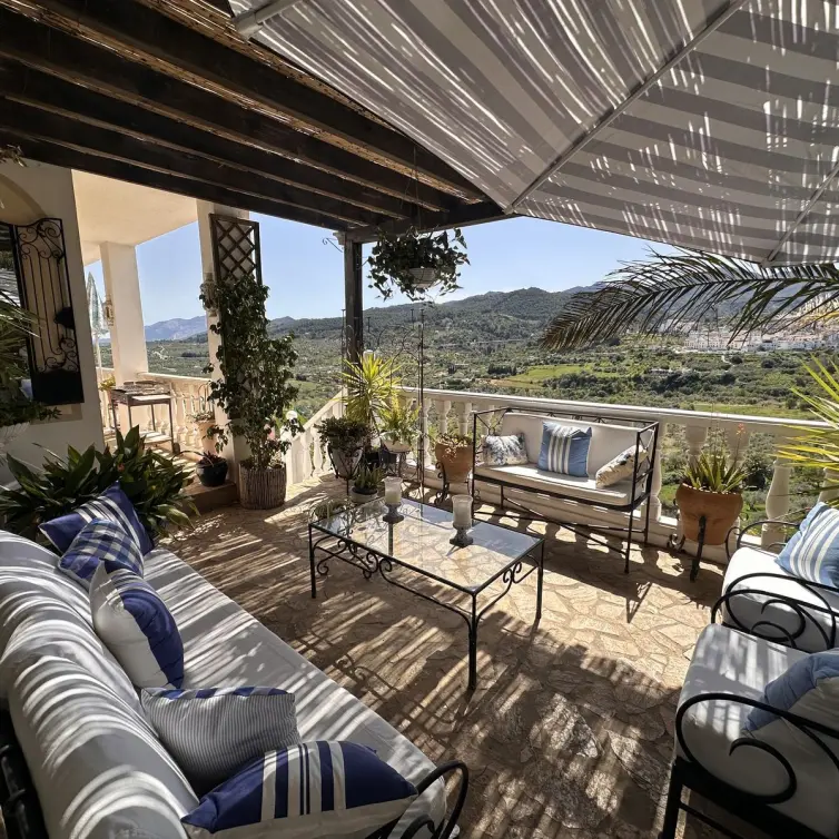 Sale of detached villa in Monda