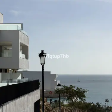 Sale of middle floor apartment in Estepona