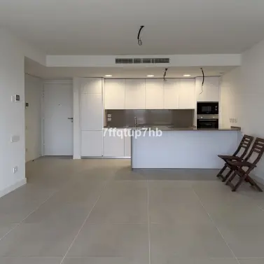 Sale of middle floor apartment in Estepona