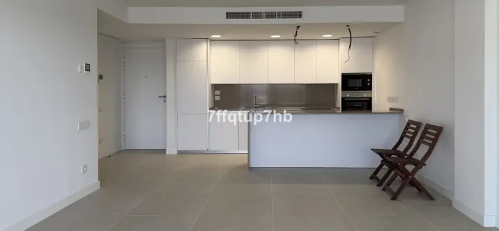 Sale of middle floor apartment in Estepona 2