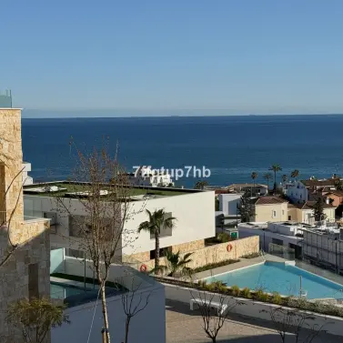 Sale of middle floor apartment in Estepona