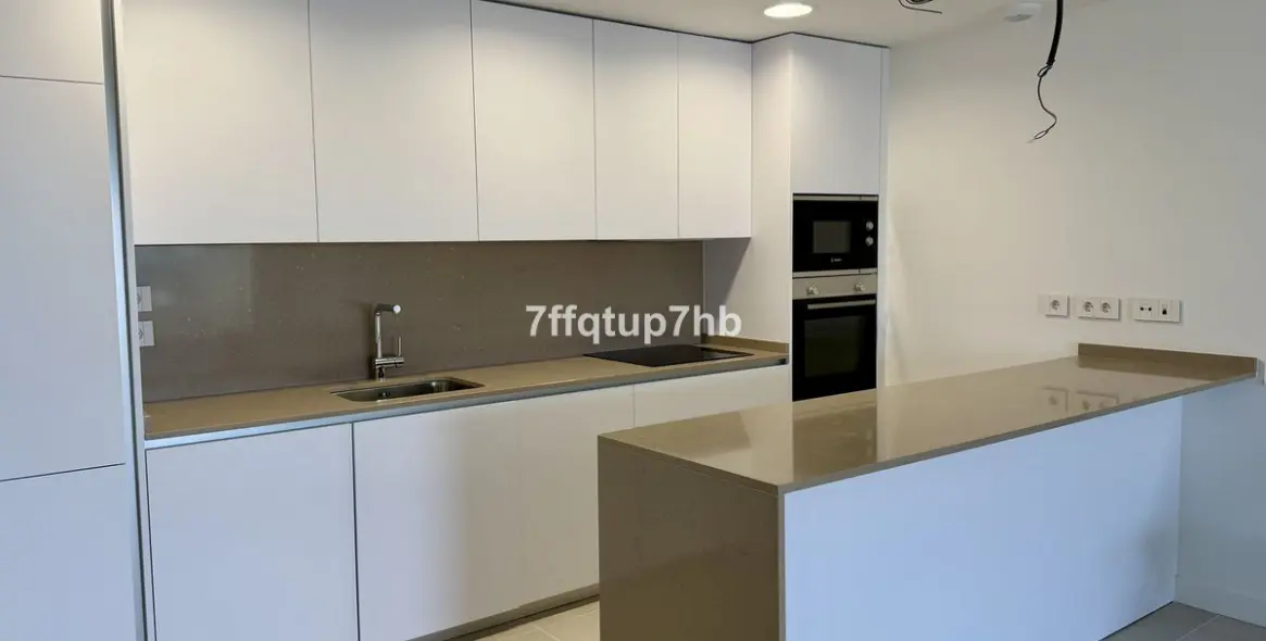 Sale of middle floor apartment in Estepona 5