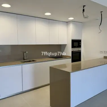 Sale of middle floor apartment in Estepona