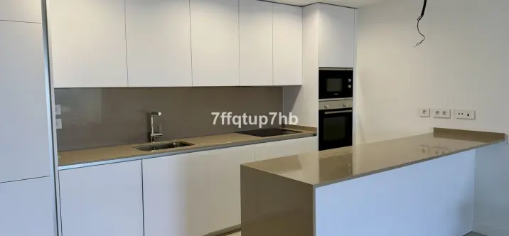 Sale of middle floor apartment in Estepona 4