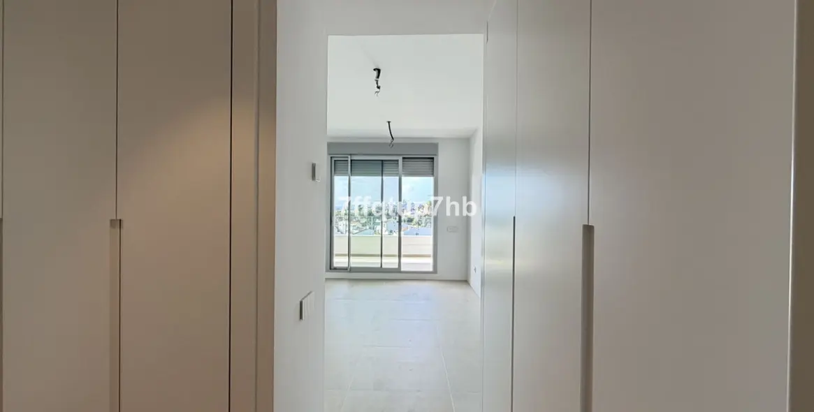 Sale of middle floor apartment in Estepona 7