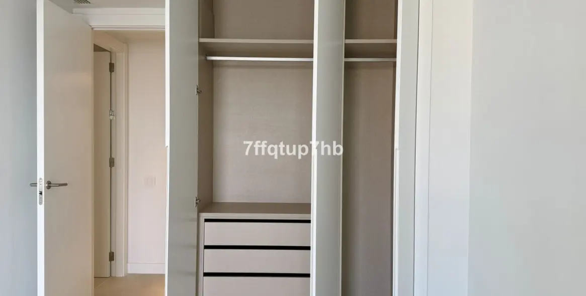 Sale of middle floor apartment in Estepona 9