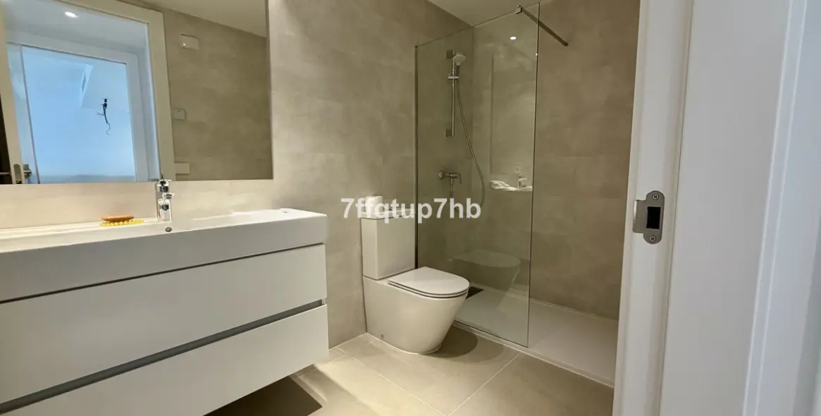 Sale of middle floor apartment in Estepona 10