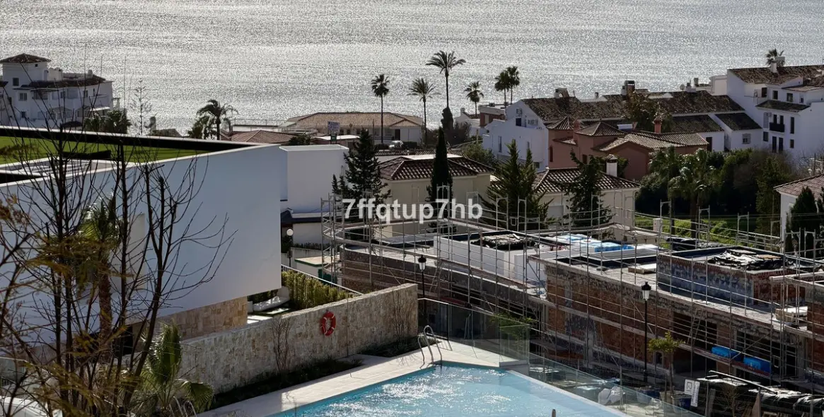 Sale of middle floor apartment in Estepona 12