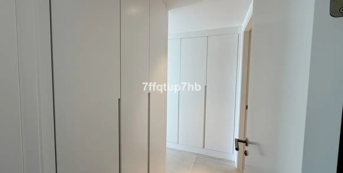 Sale of middle floor apartment in Estepona 13