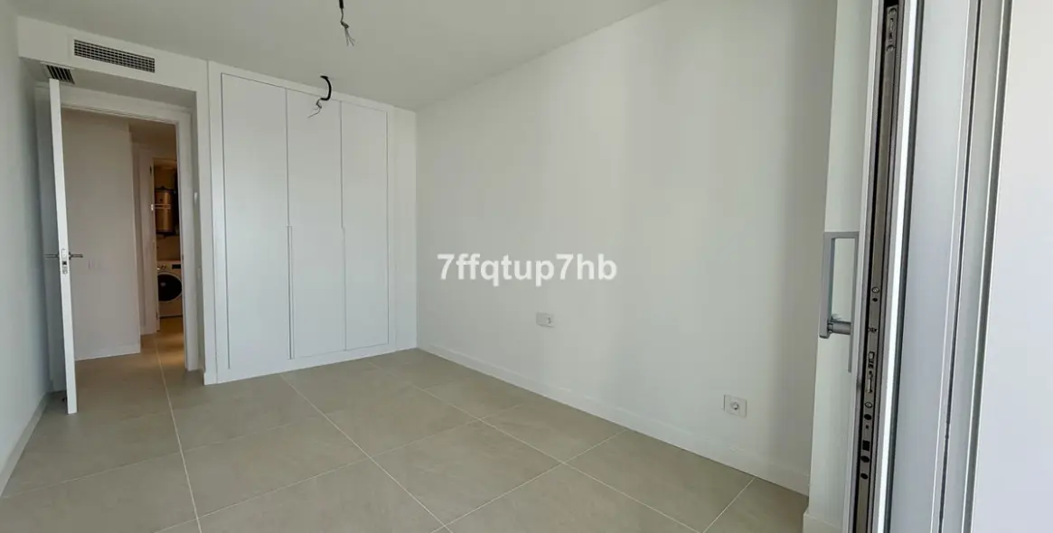 Sale of middle floor apartment in Estepona 18