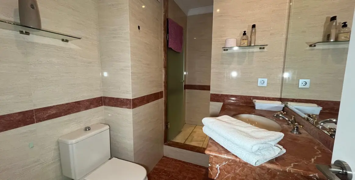 Продажа апартаментов на среднем этаже в Estepona 19