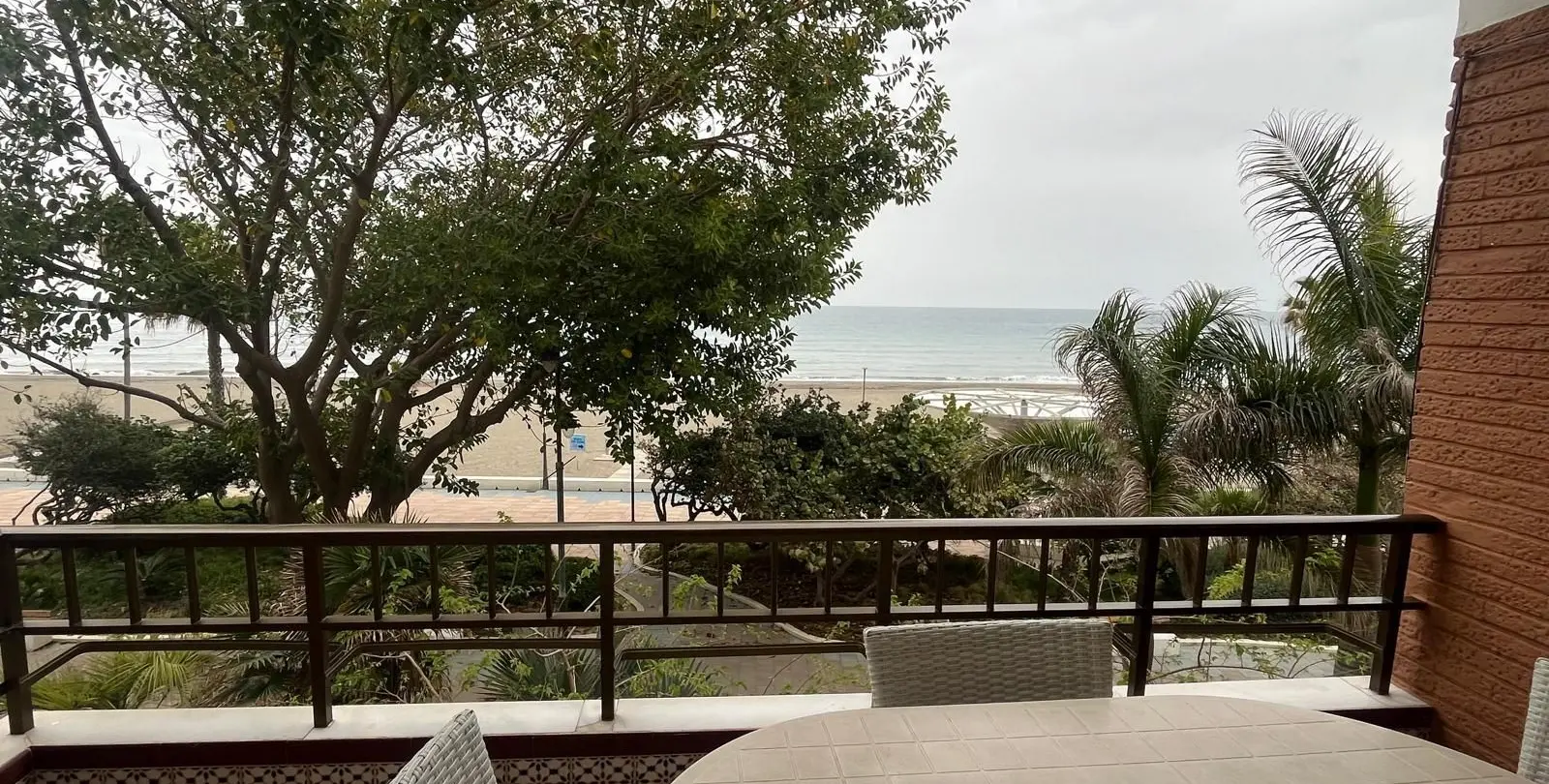Sale of middle floor apartment in Estepona 1