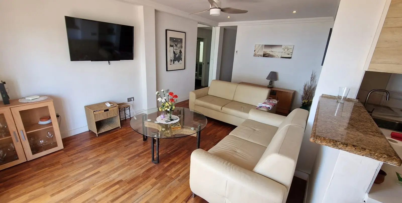 Sale of middle floor apartment in Estepona 2