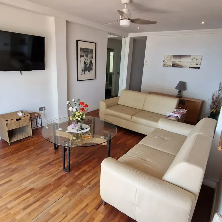 Sale of middle floor apartment in Estepona