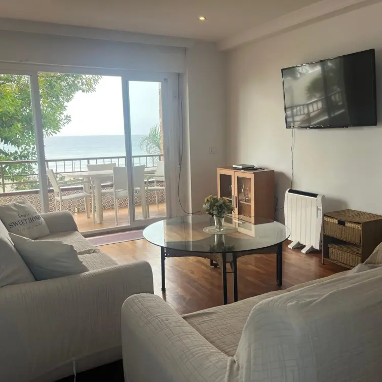 Sale of middle floor apartment in Estepona