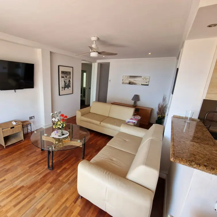 Sale of middle floor apartment in Estepona