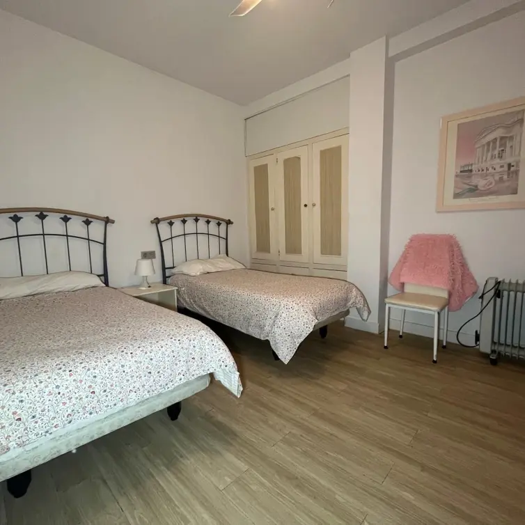 Sale of middle floor apartment in Estepona