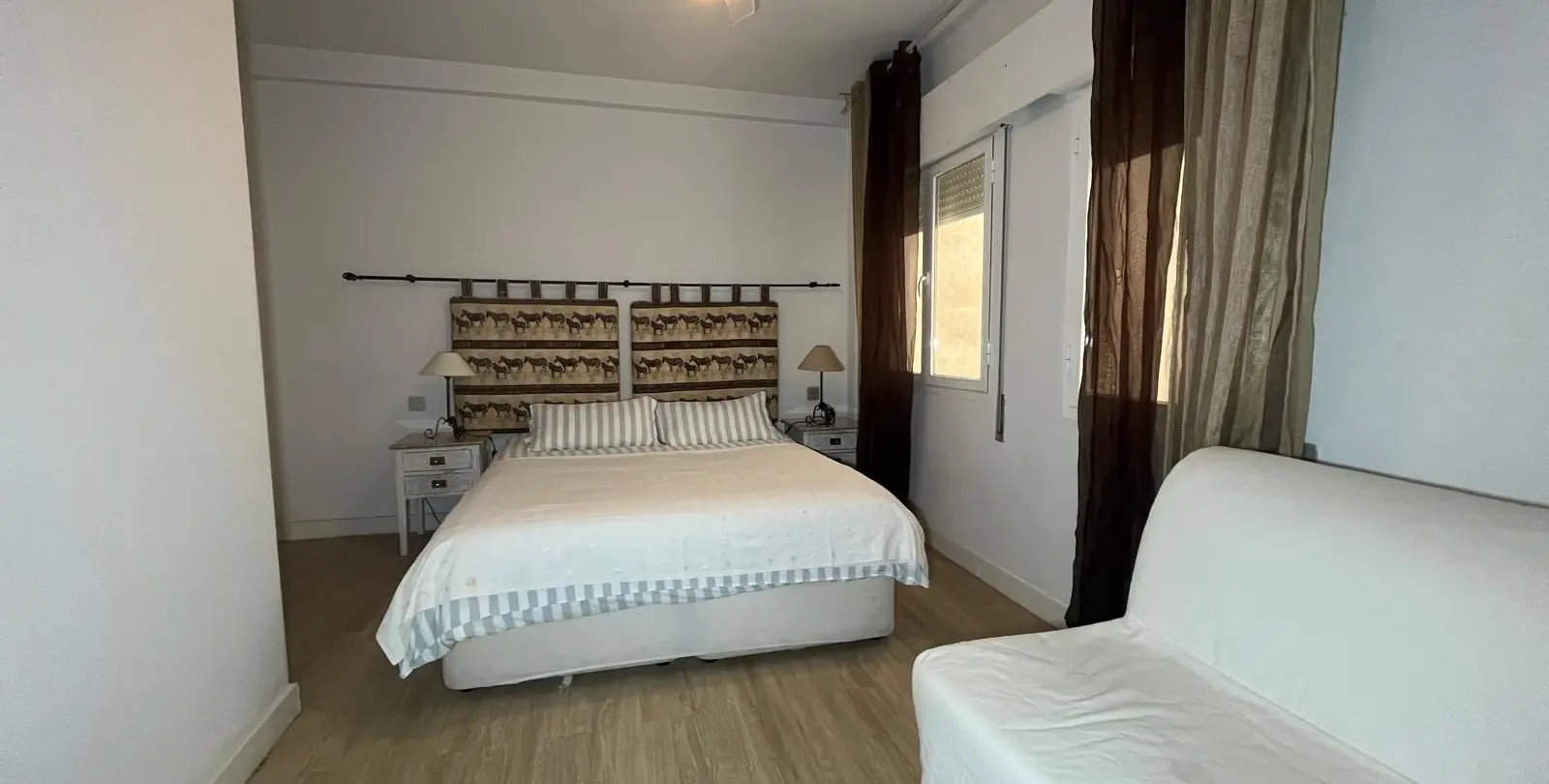 Sale of middle floor apartment in Estepona 8
