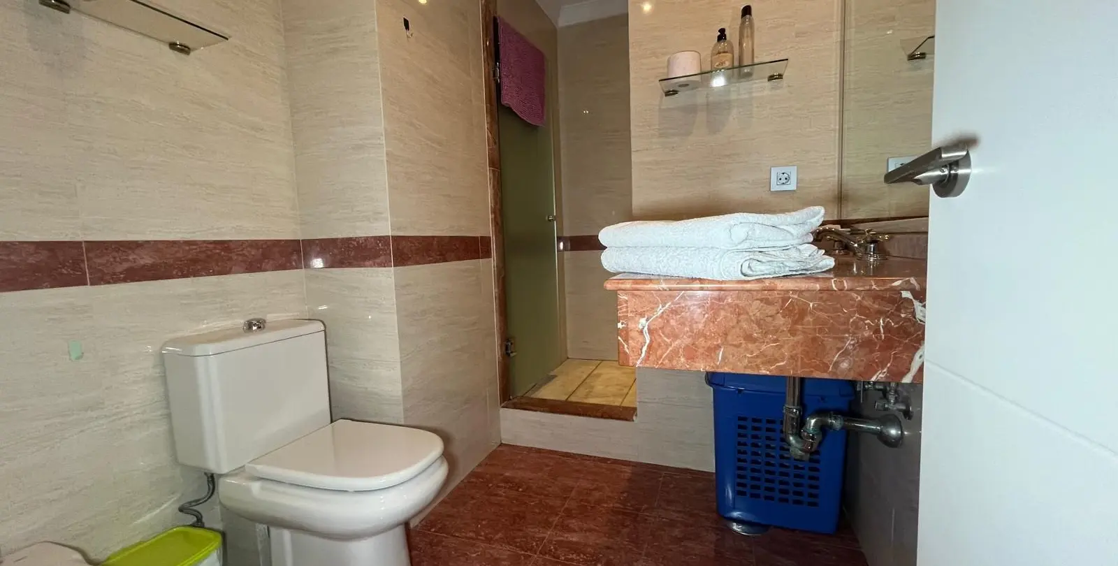 Sale of middle floor apartment in Estepona 18