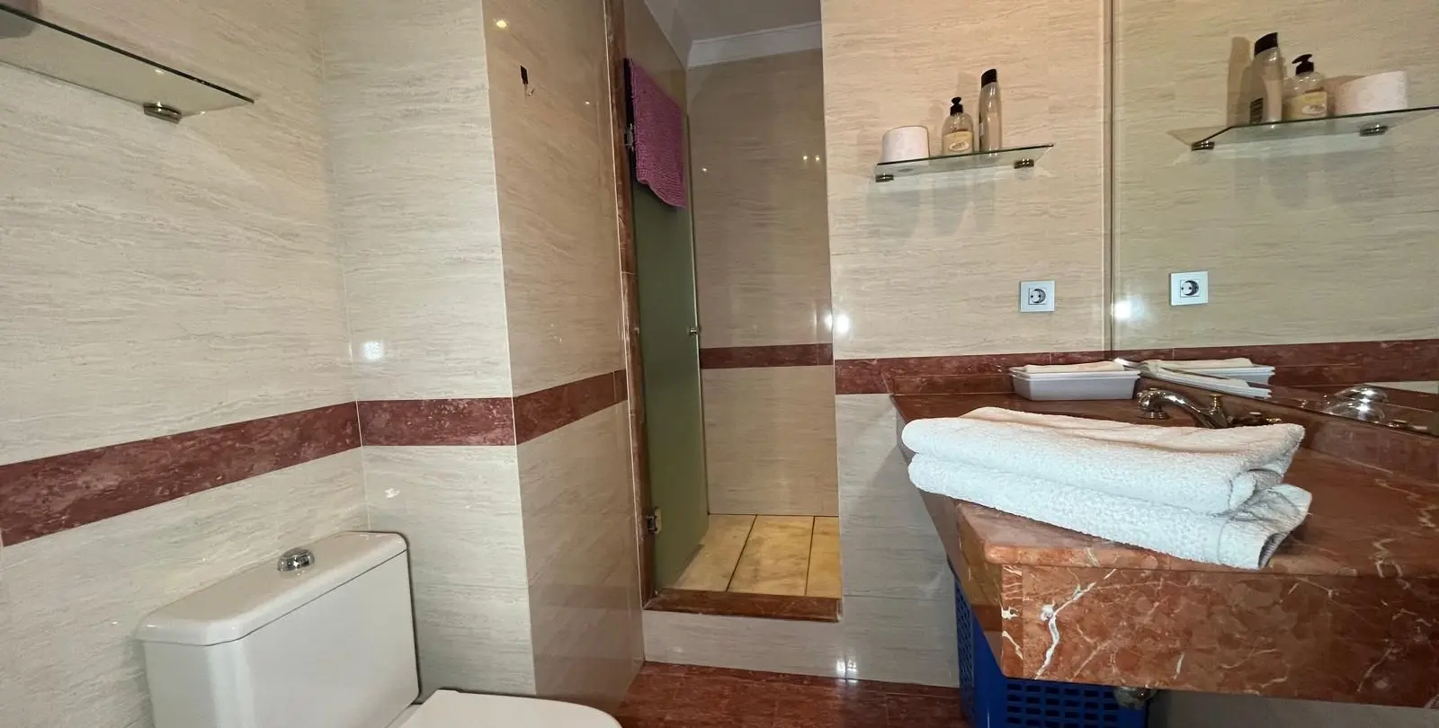 Sale of middle floor apartment in Estepona 20