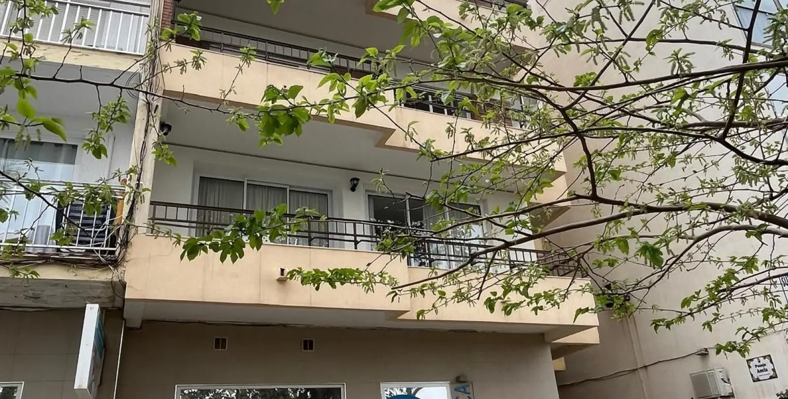 Sale of middle floor apartment in Estepona 25