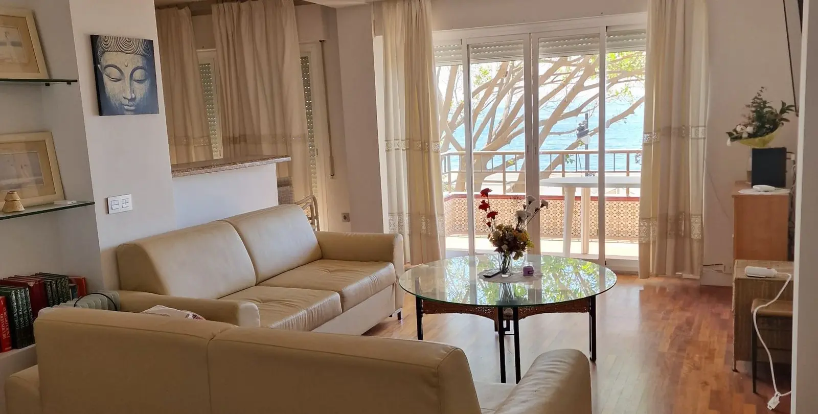 Sale of middle floor apartment in Estepona 41