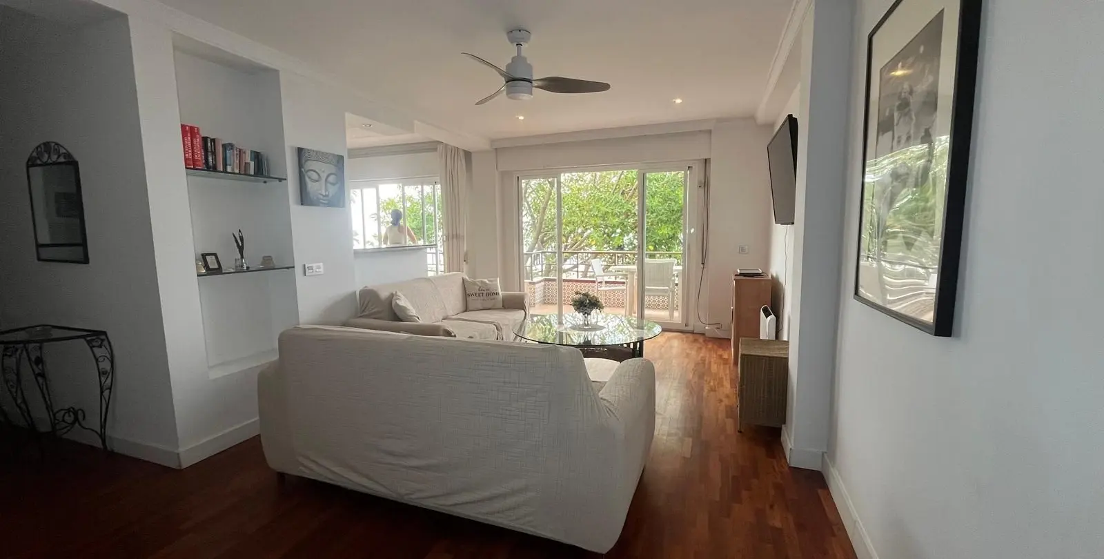 Sale of middle floor apartment in Estepona 42