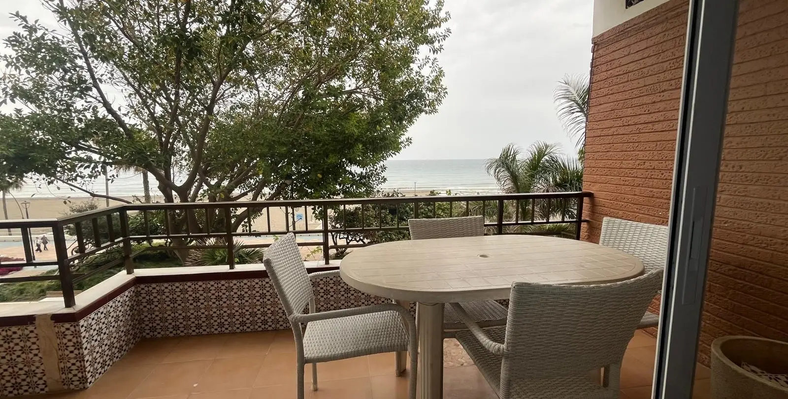 Sale of middle floor apartment in Estepona 47