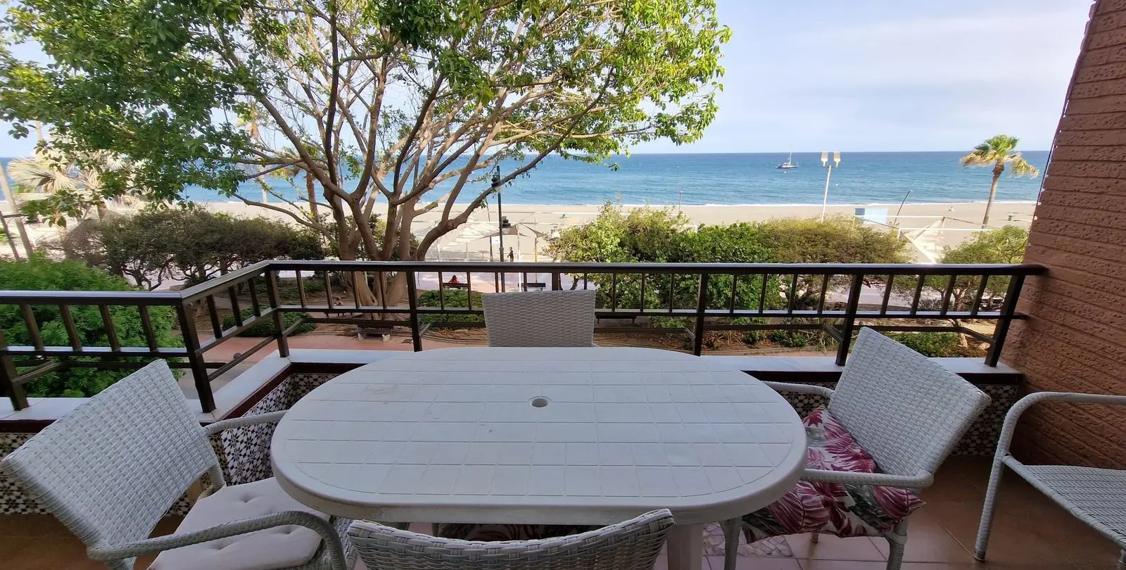 Sale of middle floor apartment in Estepona 48