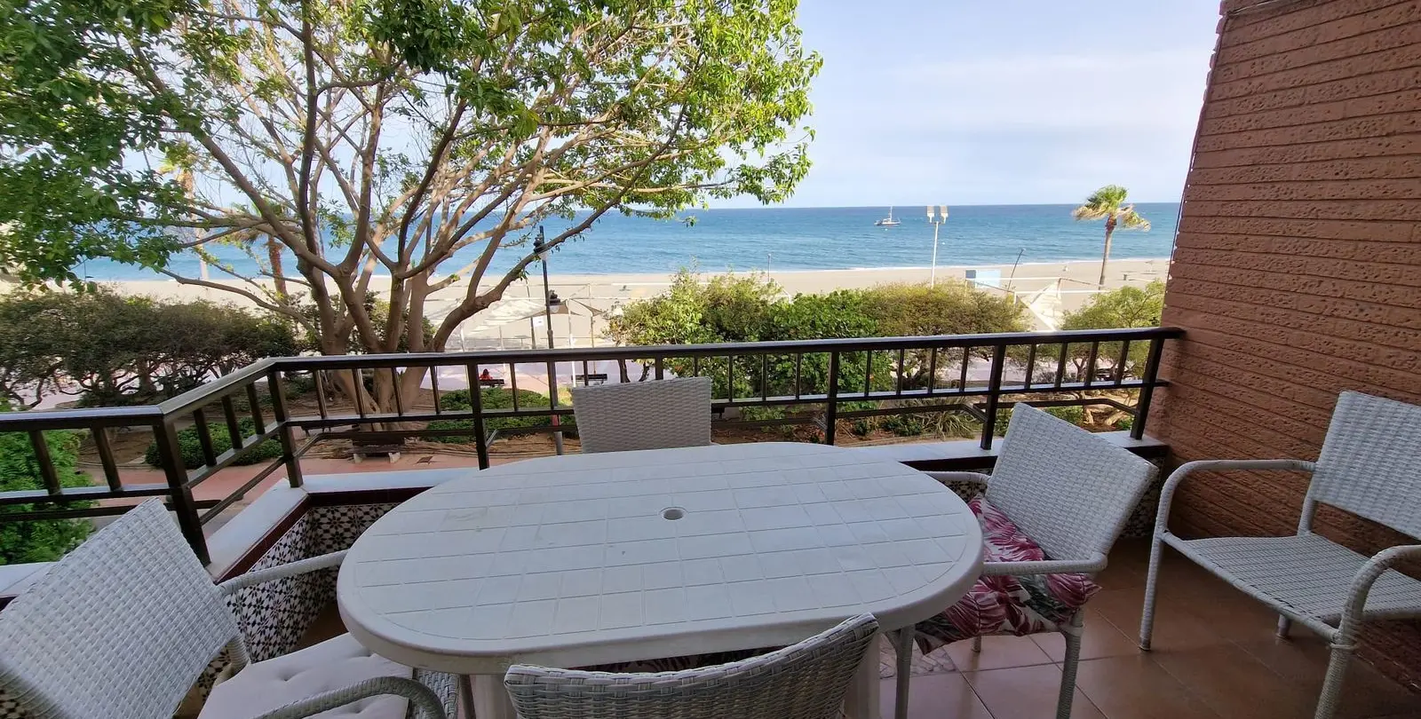 Sale of middle floor apartment in Estepona 50