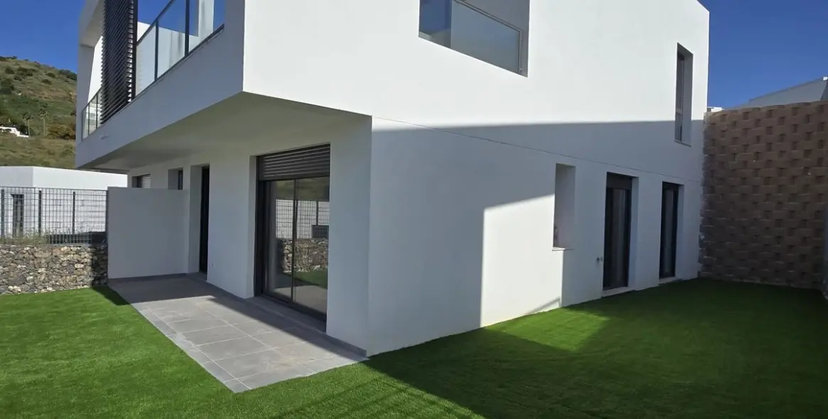 Продажа дома на две семьи в Riviera del Sol 1