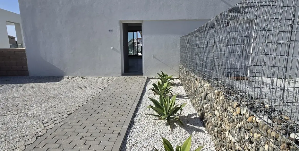 Продажа дома на две семьи в Riviera del Sol 2