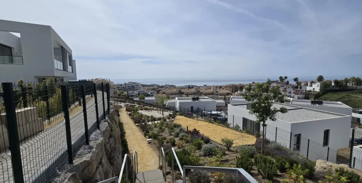 Sale of semi-detached house in Riviera del Sol 35