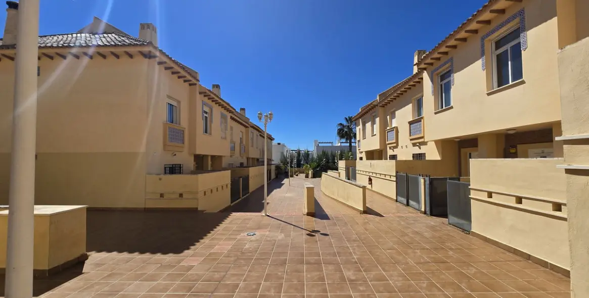 Venta de adosado en Calahonda 2