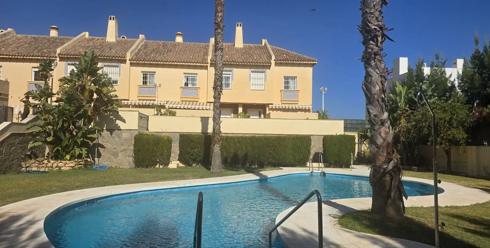Sale of townhouse in Calahonda 1