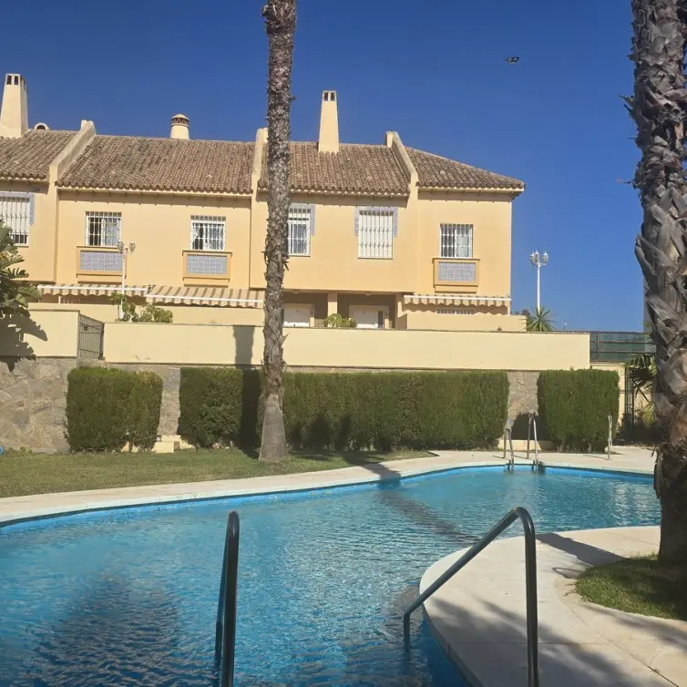 Sale of townhouse in Calahonda