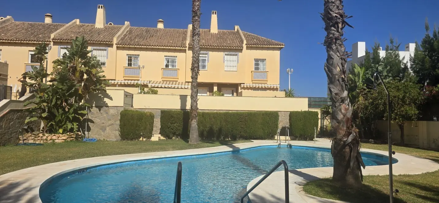Sale of townhouse in Calahonda 0