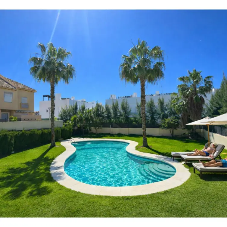 Sale of townhouse in Calahonda