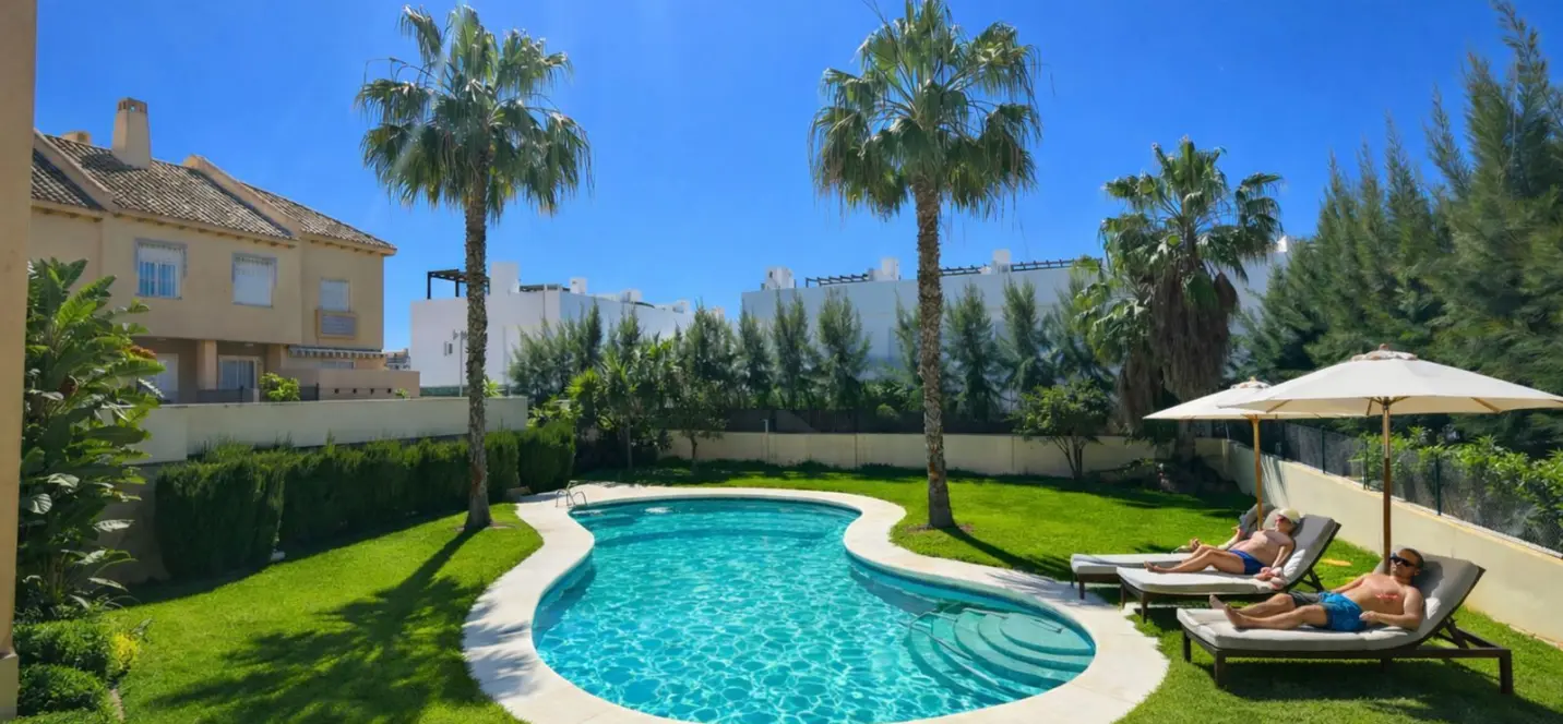 Sale of townhouse in Calahonda 1