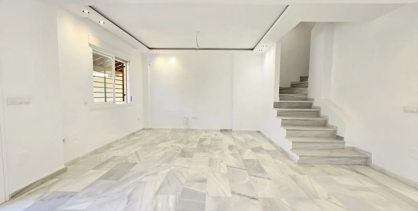 Sale of townhouse in Calahonda 6