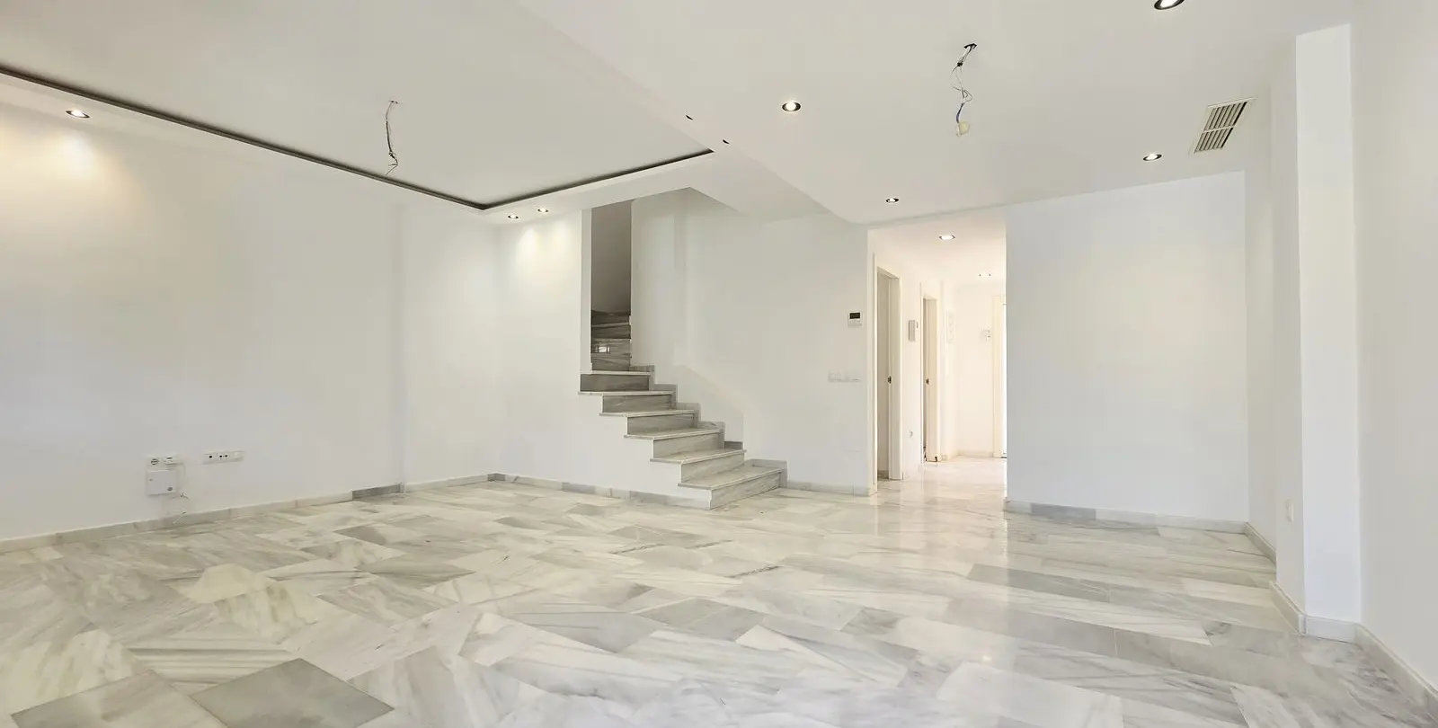 Sale of townhouse in Calahonda 8
