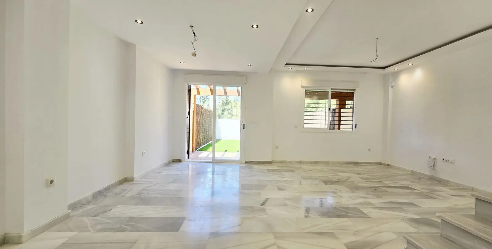 Sale of townhouse in Calahonda 16