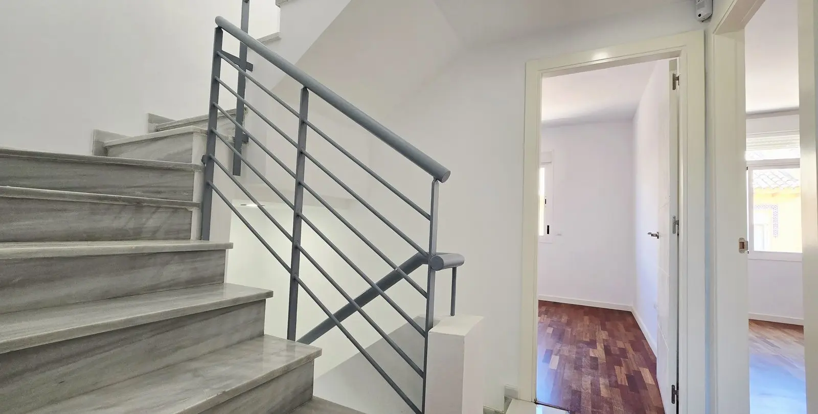 Sale of townhouse in Calahonda 20