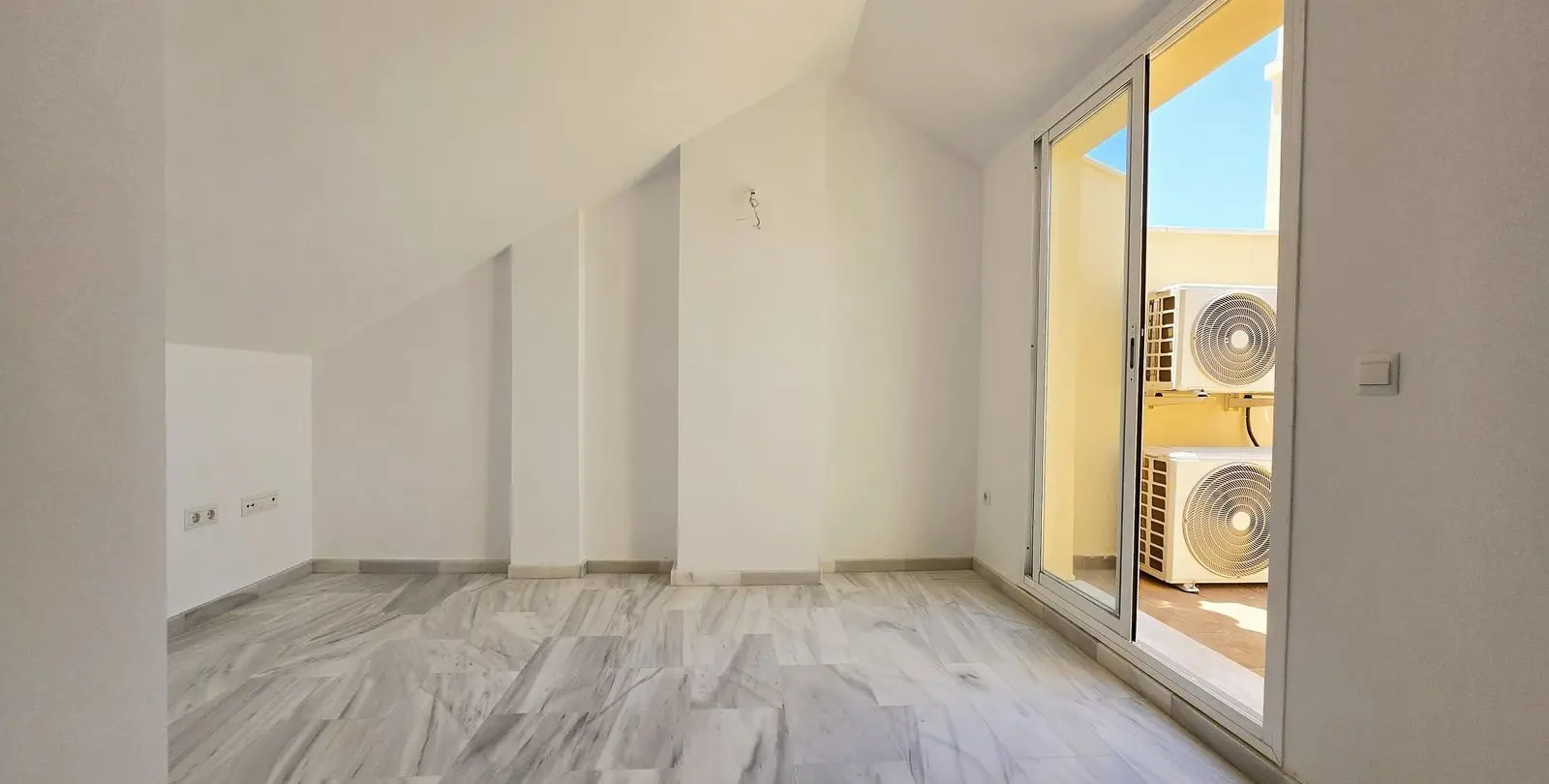 Sale of townhouse in Calahonda 32