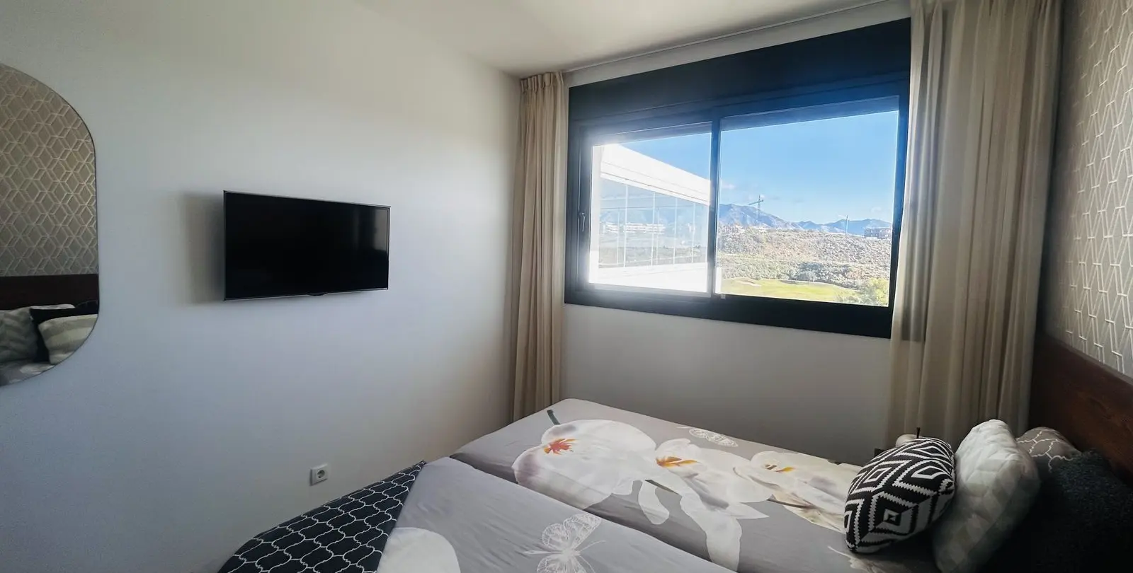 Sale of penthouse duplex in Mijas Golf 17