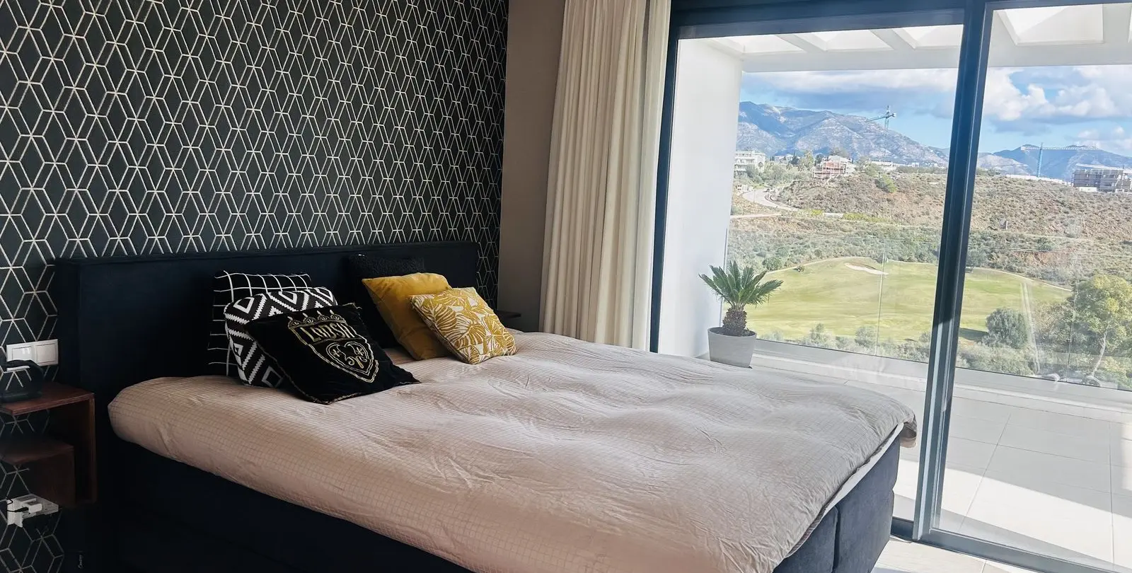 Sale of penthouse duplex in Mijas Golf 35