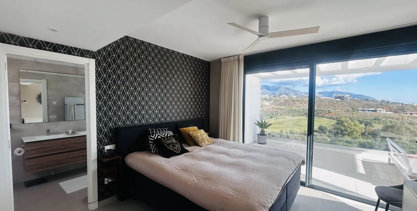 Sale of penthouse duplex in Mijas Golf 36