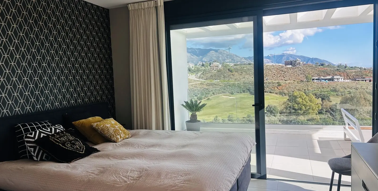 Sale of penthouse duplex in Mijas Golf 39