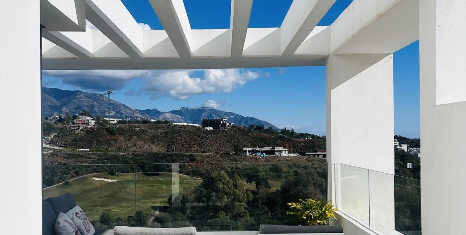 Sale of penthouse duplex in Mijas Golf 47