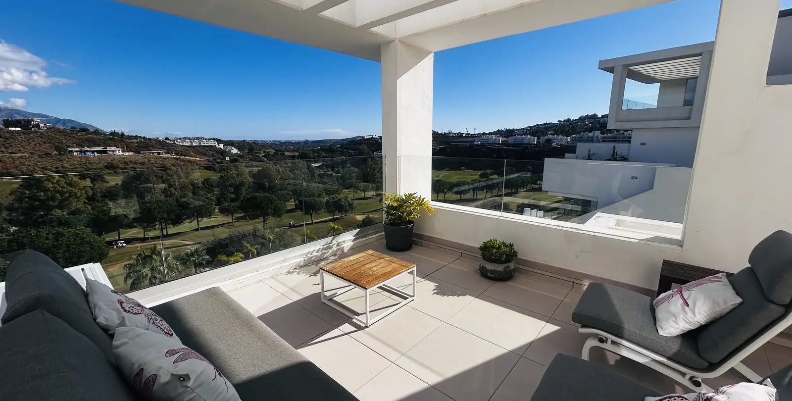 Sale of penthouse duplex in Mijas Golf 52